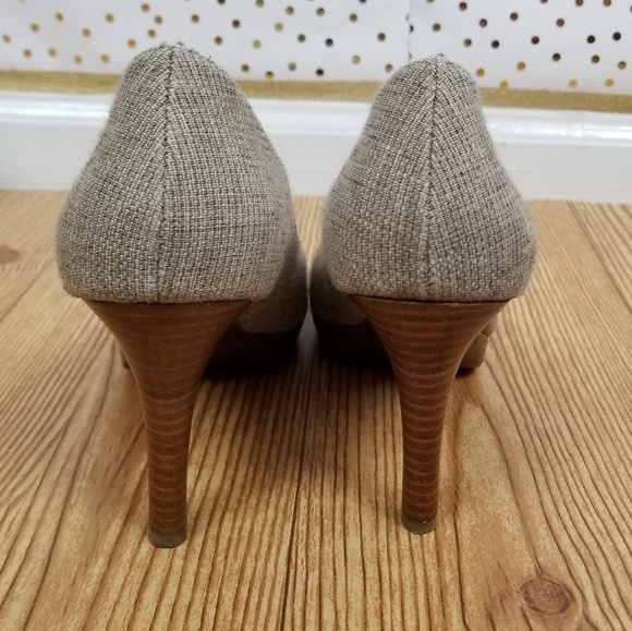 Tahari Lonnie Taupe Textured Stacked Pump - Picture 4 of 6